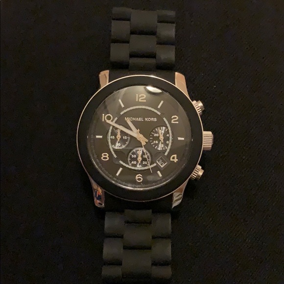 Michael Kors Runway Chronograph watch! - Picture 2 of 8